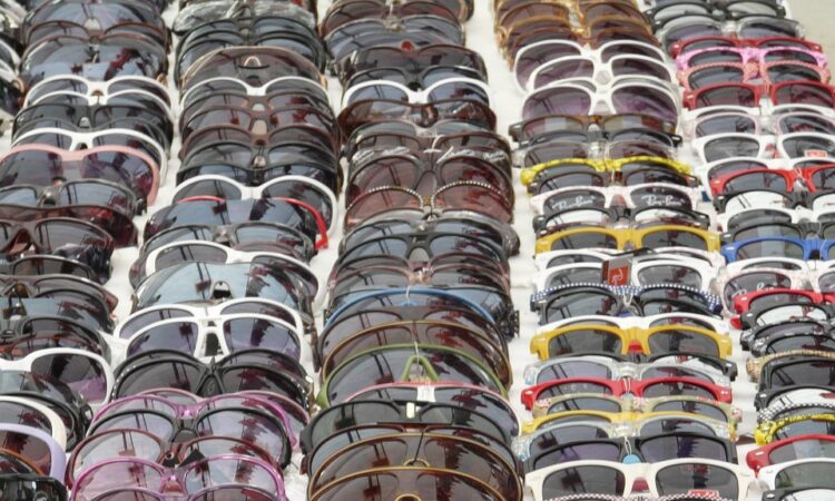 Descubre cómo comprar lentillas de colores en España al mejor precio. Guía de compra, tipos de lentillas y recomendaciones para una compra segura.