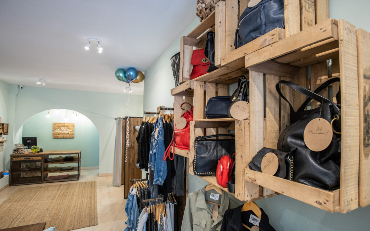 Descubre las últimas tendencias en moda femenina en nuestra tienda online. Compra con estilo y calidad en Tienda de Moda Femenina. ¡Visítanos ahora!