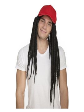 peluca de rastas con gorra roja